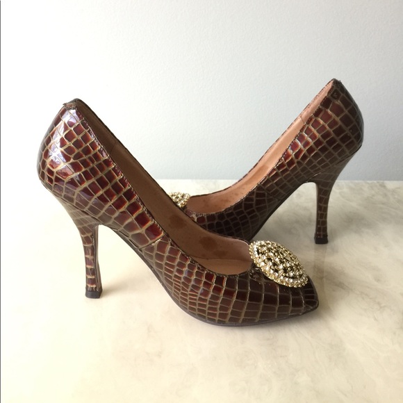 Crystal Brooch Front Crocodile Leather Heels - Picture 2 of 6